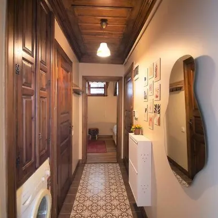 شقة Cosy Wooden Aesthetic Flat In Besiktas *