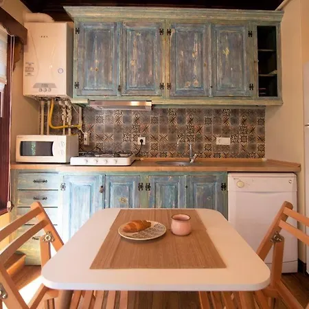 Cosy Wooden Aesthetic Flat In Besiktas شقة